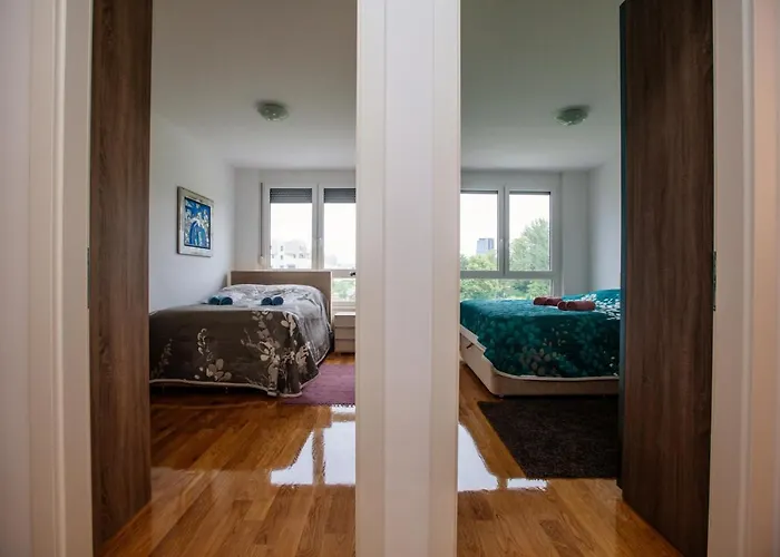 Bright 2-bed Free Parking & Wifi - Walk To Old Town