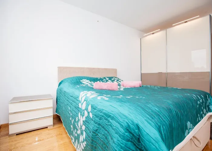 Appartamento Bright 2-bed Free Parking & Wifi - Walk To Old Town *