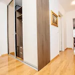 Bright 2-Bed Apartment Free Wifi And Walk To Old Town * Liubliana