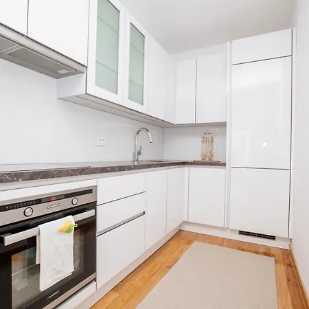 Apartamento Bright 2-Bed Apartment Free Wifi And Walk To Old Town