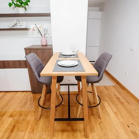 アパート Bright 2-bed Free Parking & Wifi - Walk To Old Town リュブリャナ