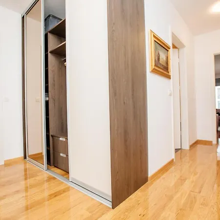 Bright 2-bed Free Parking & Wifi - Walk To Old Town * リュブリャナ