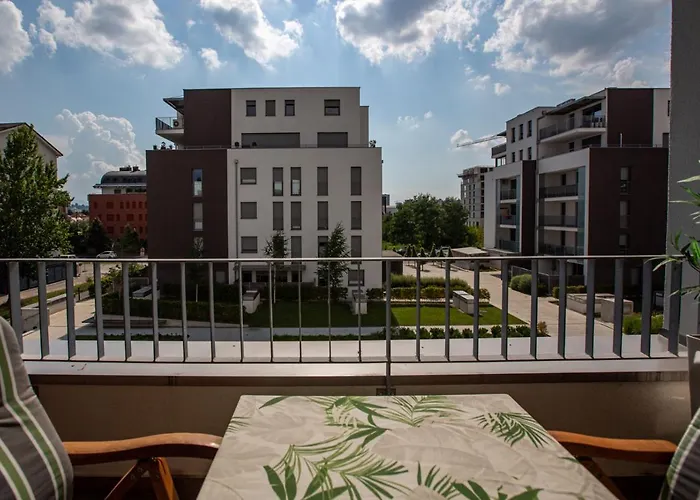 Bright 2-bed Free Parking & Wifi - Walk To Old Town Daire