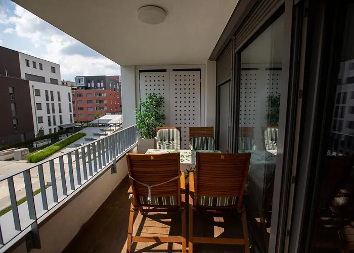 Bright 2-bed Free Parking & Wifi - Walk To Old Town Apartament *