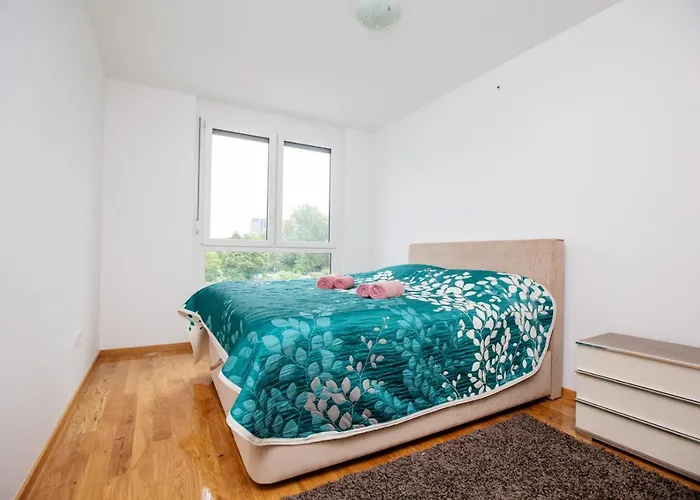 Bright 2-bed Free Parking & Wifi - Walk To Old Town