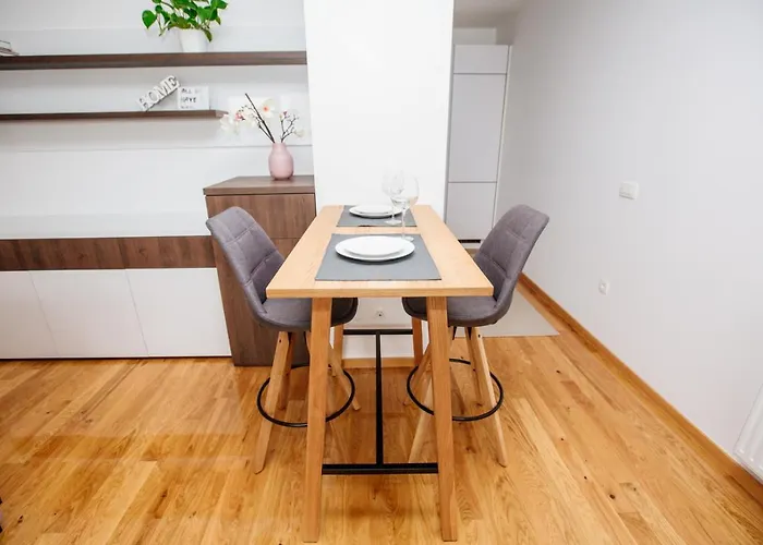 Lejlighed Bright 2-bed Free Parking & Wifi - Walk To Old Town Ljubljana