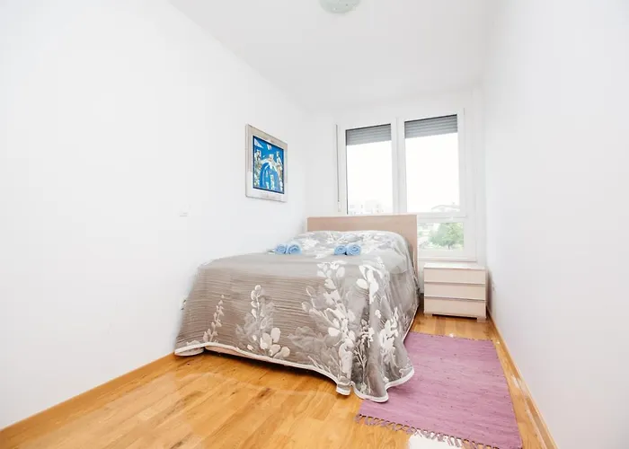 Lejlighed Bright 2-bed Free Parking & Wifi - Walk To Old Town Ljubljana