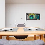 Bright 2-Bed Apartment Free Wifi And Walk To Old Town *