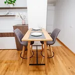 아파트 Bright 2-Bed Apartment Free Wifi And Walk To Old Town 류블랴나