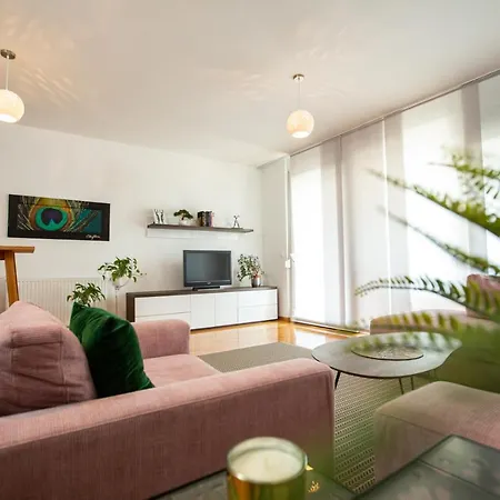 Bright 2-bed Free Parking & Wifi - Walk To Old Town