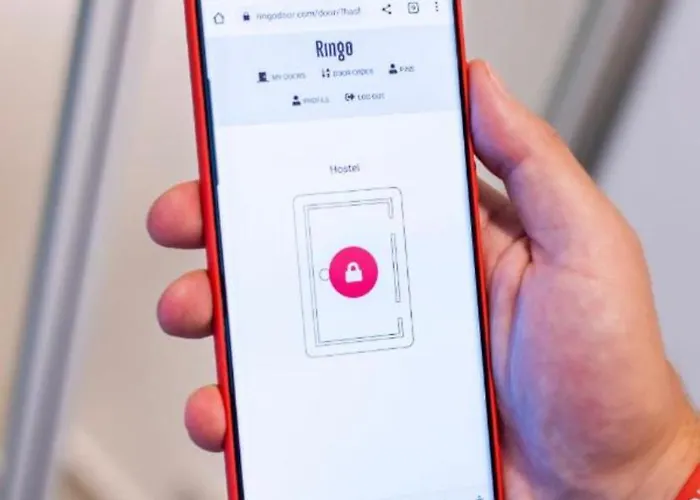 Bright 2-bed Free Parking & Wifi - Walk To Old Town *