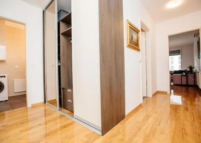 Bright 2-bed Free Parking & Wifi - Walk To Old Town * 卢布尔雅那